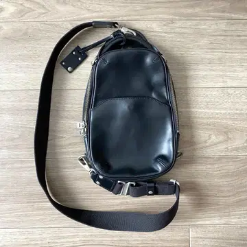 HERGOPOCH 엘르고포크 가죽 바디백 숄더백