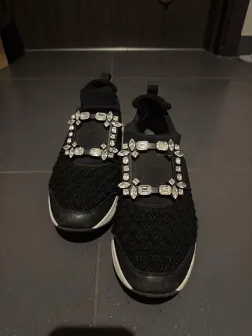 ROGER VIVIER 비쥬 장식 블랙 스니커즈 37.5