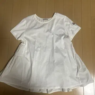 MONCLER 화이트 플레어 T셔츠 반팔! 새상품급 사이즈 S