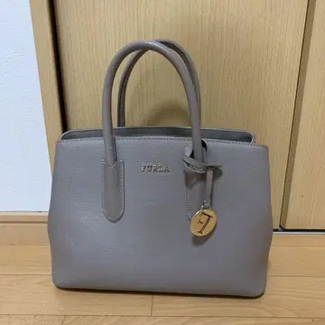 FURLA 그레이 핸드백 칸막이 포켓 부착