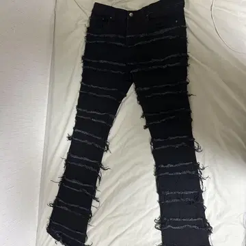 mnml 데미지 가공 슬림핏 블랙 데님 플레어