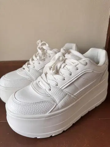 ZARA 화이트 플랫폼 스니커즈