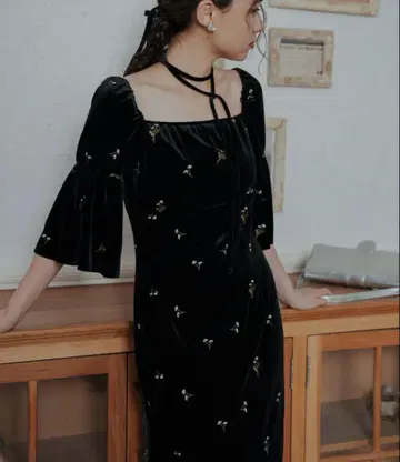 포멀 드레스/결혼식 velour bell sleeve dress