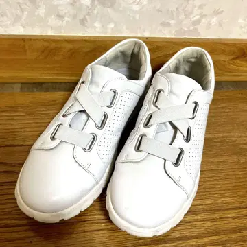 Relair 화이트 스니커즈 메쉬 패널 사이즈 23.5cm