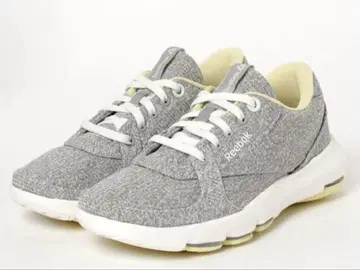 새상품급 Reebok 로우컷 스니커즈