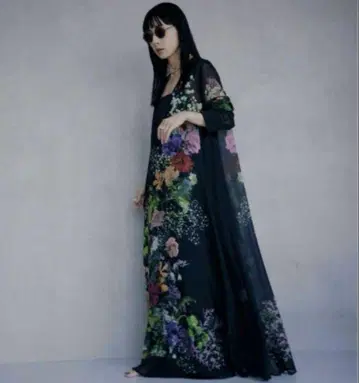 AMERI UND 2WAY DARIA V NECK DRESS