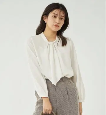 새상품급 그린 라벨 릴랙싱 스카프 타이 블라우스