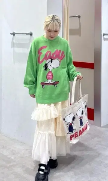 로데오 크라운 peanuts 콜라보 니트탑