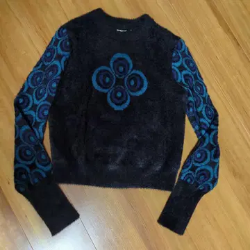 Desigual 블랙 베이스 패턴 스웨터 M