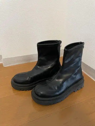 블랙 통굽 지퍼 부츠