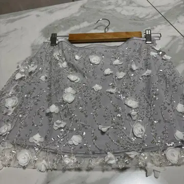 ZARA 플라워 모티브 실버 스커트