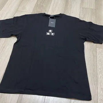 HUF 블랙 티셔츠