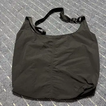 ATTACHMENT 블랙 숄더백