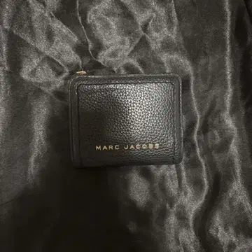 MARC JACOBS 블랙 접이식 지갑