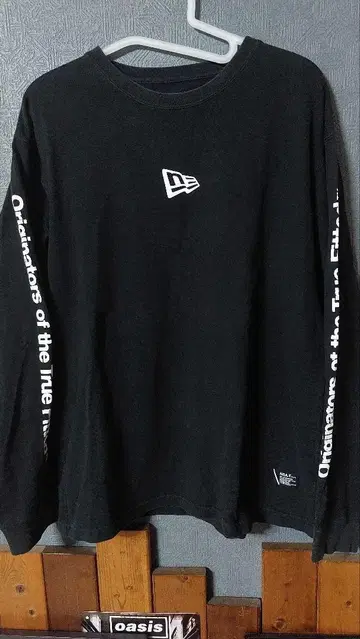 뉴에라 아즈르 New Era 블랙 롱 T셔츠 AZUL 콜라보
