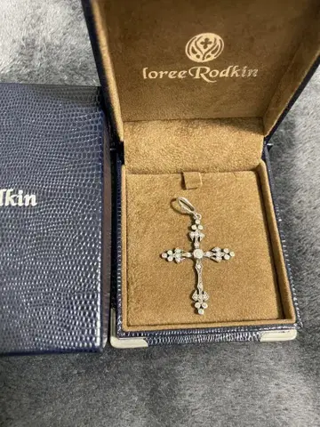 Loree Rodkin 실버 크로스 펜던트