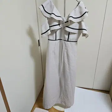 LILY BROWN 릴리 브라운 배색 프릴 원피스