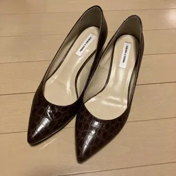 에나멜 가죽 다크 브라운 펌프스