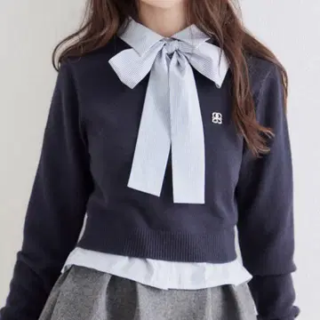 새상품급 SNIDEL 스나이델 리본 원포인트 로고 셔츠 NVY