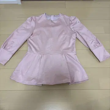 보더스 앳 발코니 페플럼 상의