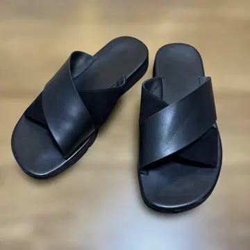 BEAMS HEART 인조 가죽 크로스 스트랩 샌들 27.5cm