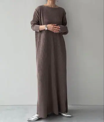 wee9s 데일리 슈퍼 스트레치 크루넥 플리츠 원피스