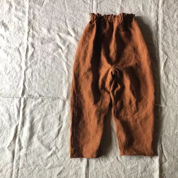 린넨의 짧은 몸빼 벽돌