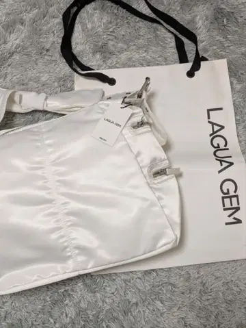 가격 인하 중! 새상품 LAGUAGEM 새틴 숄더백