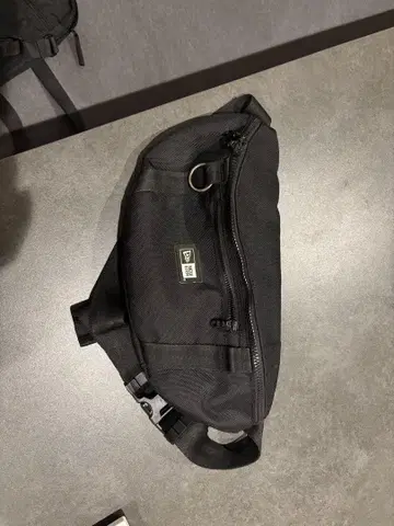 블랙 바디백