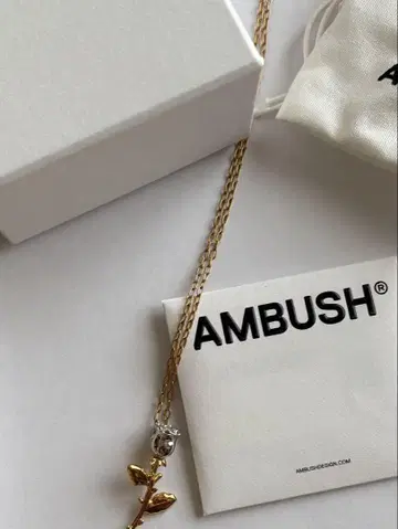 AMBUSH 골드 꽃 모티브 목걸이