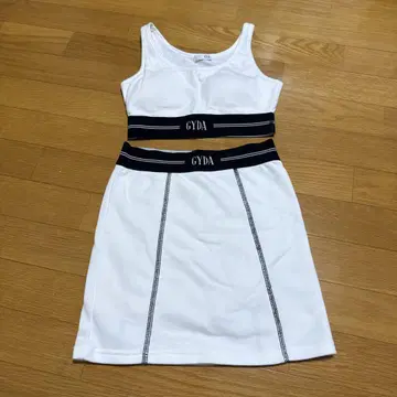 GYDA 화이트 스커트 셋업
