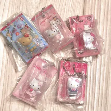 헬로키티 캡슐 토이