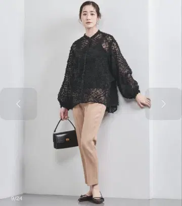 유나이티드 애로우즈 백 플레어 도트 컷 자카드 블라우스