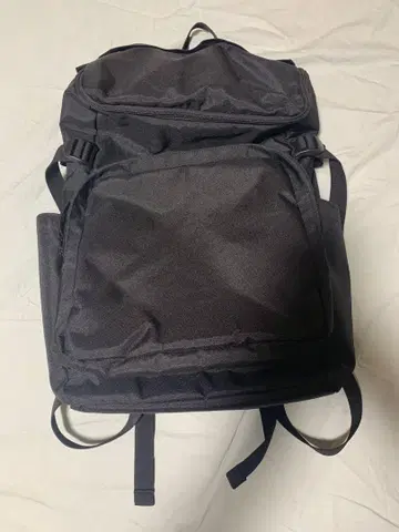 어깨 부담을 덜어주는 위에서 열리는 럭색