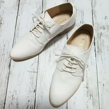새상품급 B:ming by BEAMS 화이트 레이스업 신발 22.5cm