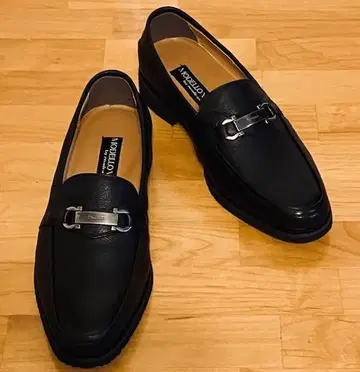MODELLA VITA 블랙 비트 로퍼 24.5cm