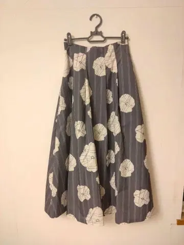 NATURAL BEAUTY BASIC 플레어 스커트