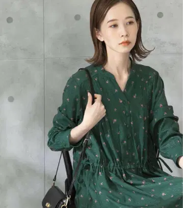 도트 플라워 V넥 원피스 어반리서치 로쏘 그린 FREE