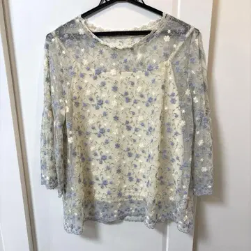 새상품급 axes femme 꽃무늬 레이스 블라우스 M
