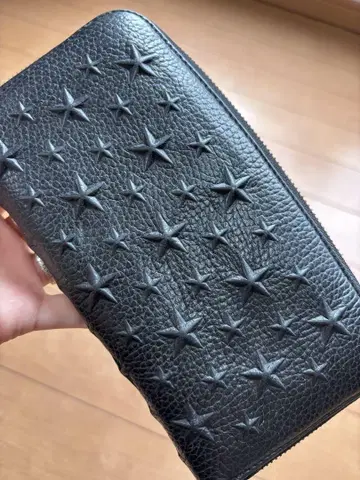 JIMMY CHOO 블랙 별 모양 엠보싱 가공 장지갑