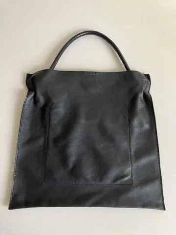 BEAUTY&YOUTH 블랙 가죽 토트백
