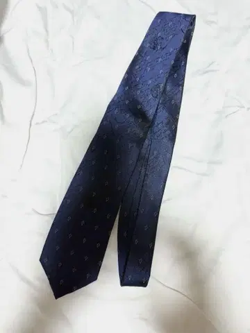 Berluti 네이비 다이아몬드 패턴 넥타이