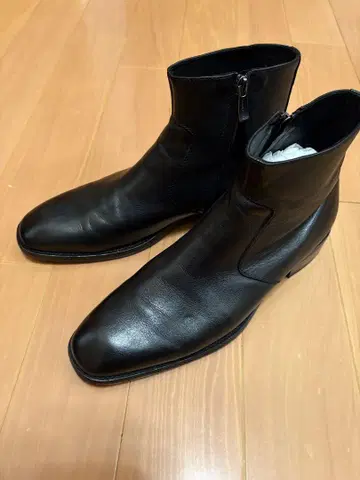블랙 가죽 사이드 지퍼 부츠