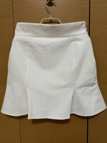 JUN&ROPE 골프웨어 화이트 플레어 스커트