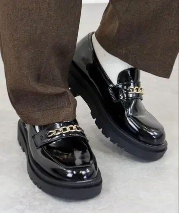 체인 포함 블랙 로퍼 통굽