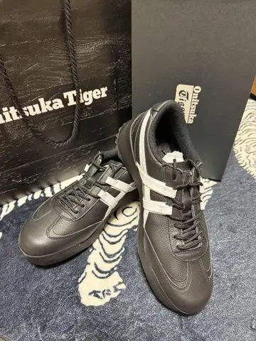 오니츠카타이거 스니커즈