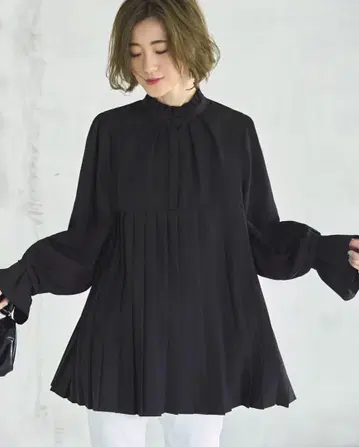 미사용 새상품 루이 라 에 부티크 블랙 블라우스 튜닉 플리츠
