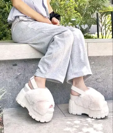 [ 25AW 신상 ] [ R&E ] 크로스 퍼 백 벨트 통굽 샌들 LL