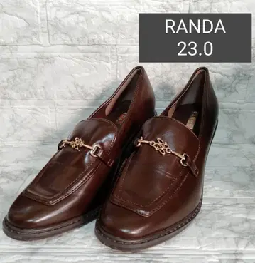 RANDA 모노그램 비트 로퍼 브라운