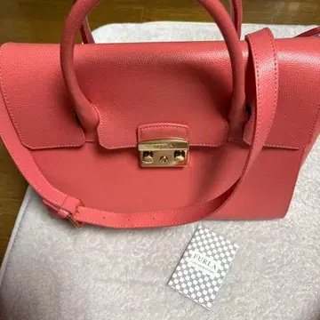 훌라 메트로폴리스